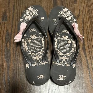 Juicy couture flip flops